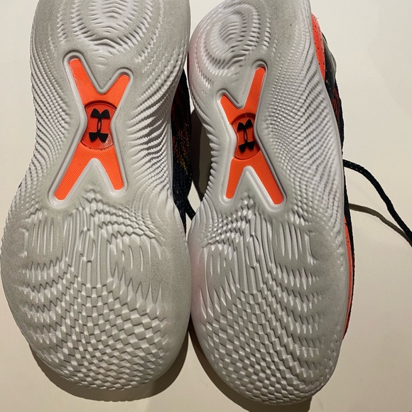 Under Armour Curry Flow 10 'Iron Basketball Shoes US size 5.5 Youth - Picture 5 of 6